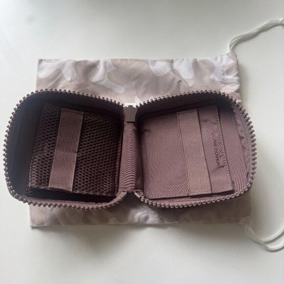 Dagne Dover Arlo Neoprene Tech Organizer - Picture 4 of 6